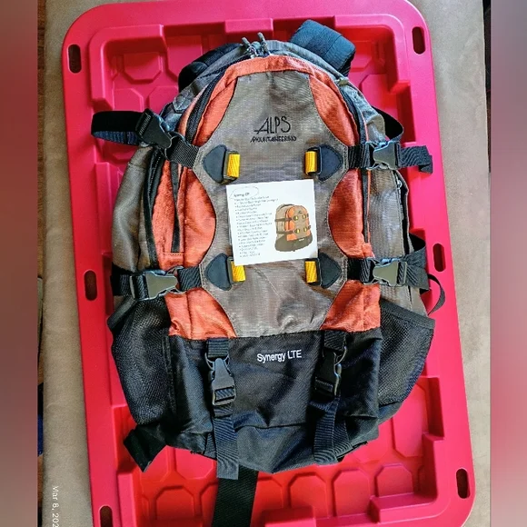 ALPS Mountaineering Synergy LTE Hiking Backpack 39L Rust Like New